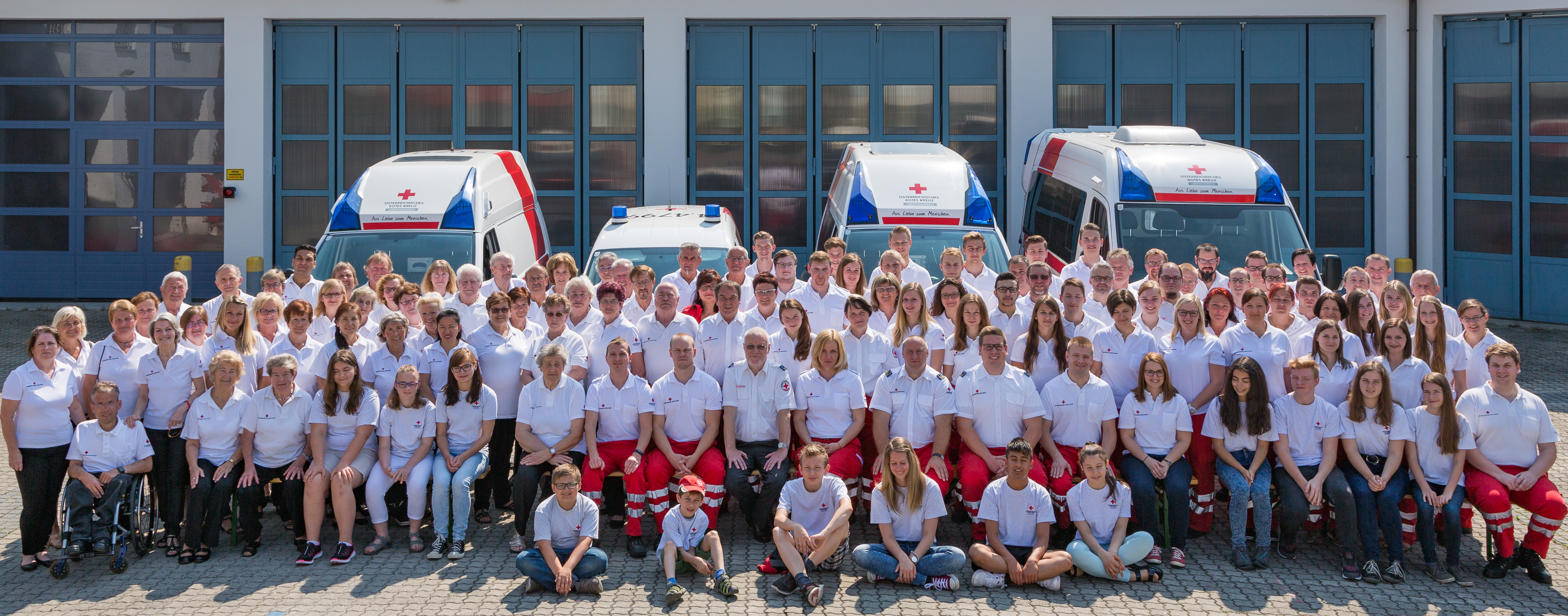 Gruppenfoto der Mitarbeiter der Ortsstelle Perg aus dem Jahr 2017