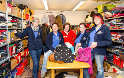 © www.dfpeventfotos.at Mitarbeiterinnen in der Kleiderkammer Freistadt