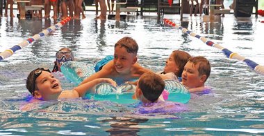 Pinguin Cup, Schwimmveranstaltung des Roten Kreuzes, Schwimmbewerb