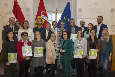 Verleihung "Kids Save Lives"-Plakette