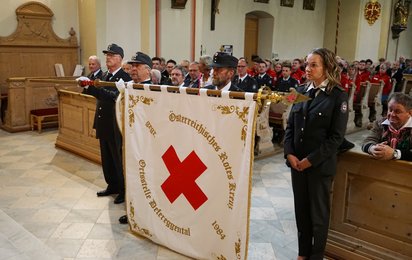 Die neue Vereinsfahne wurde beim Gottesdienst gesegnet.