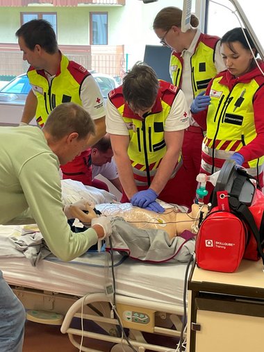 Simulationstraining Reanimation (Rettungs- und Notfallsanitäter und Arzt).