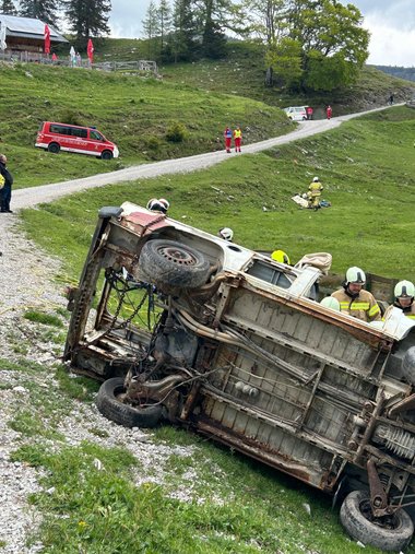 Ein Übungsszenario mit einem umgekippten Fahrzeug.