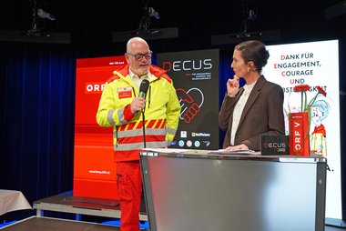 ORF-Moderatorin Nicole Benvenuti und Paul Kräutler vom Roten Kreuz
