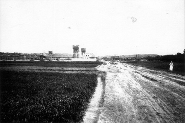 Die Herzogenburger Straße bei Erbauung der Fabrik 1905