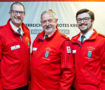 Gruppenfoto der Bereichsgeschäftsführer im RKNÖ.