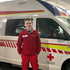 Zivildiener Lukas Steinmaurer vor einem Rettungsauto