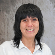 Portraitfoto von Maritta Bischof, Administration Fachausbildungen, Rettungs- und Lehrsanitäterin
