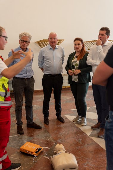 Erste-Hilfe-Kurztraining im Marmorsaal