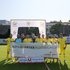 Das Fußballteam des Rotkreuz-Asylquartiers Flussbauhof lächelt in die Kamera.