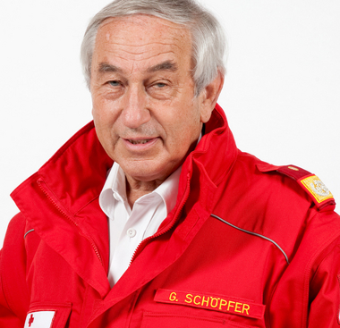 Univ.-Prof. DDr. Gerald Schöpfer, Präsident des Österreichischen Roten Kreuzes. Portrait in Uniform.