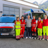 Team von Rotem Kreuz Schwaz und Samariterbund mit Notfallpatient Oswald M.