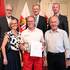 Hannes Hinteregger wurde die Rettungsdienstmedaille von Landeshauptmann und Präsident übergeben