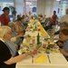 Bewohner:innen beim Grillfest im Seniorenwohnhaus Hallein