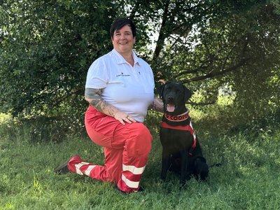 Tina Blauensteiner mit Cooper - © RK NÖ Teamfoto Tina Blauensteiner mit Cooper