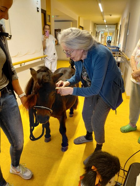 Bewohner mit Bianca Santner und Pony