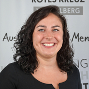 Portraitfoto von Sarah Bickel, Marketing und Kommunikation