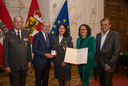 Im Bild: Rotkreuz-Präsident Dr. Werner Aufmesser, Landeshauptmann Wilfried Haslauer, Susanne Scherer aus der Stadt Salzburg, Landesrätin Daniela Gutschi, Landesrat Christian Pewny.