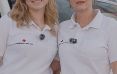 Muttertag 2025 - © Credit: OÖRK/Traun Mutter Marion und ihre Tochter Melissa engagieren sich im Rettungsdienst und sind ein wichtiger Teil der Rotkreuzfamilie.