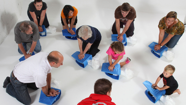Übung Herzdruckmassage in der Gruppe