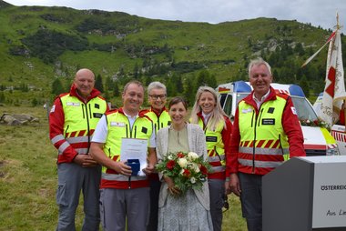 Ehrengäste bei der Fahrzeugsegnung in Lungau