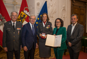 Im Bild: Rotkreuz-Präsident Dr. Werner Aufmesser, Landeshauptmann Wilfried Haslauer, Barbara Graf aus Bruck (Pinzgau), Landesrätin Daniela Gutschi, Landesrat Christian Pewny.