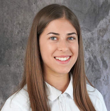 Portraitfoto von Chiara Metzler, Organisation Erste-Hilfe-Kurse