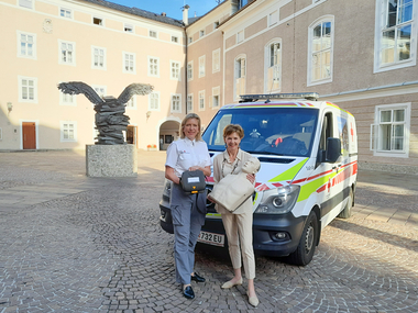 Landesgeschäftsführerin Sabine Tischler und Landtagspräsidentin Brigitta Pallauf vor dem Erste-Hilfe-Kurztraining