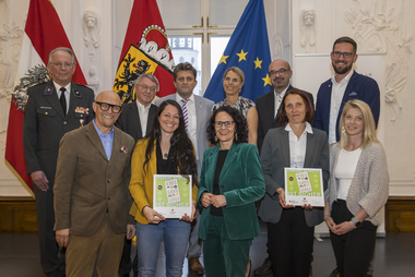 Verleihung "Kids Save Lives"-Plakette