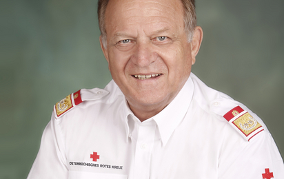 Porträtfoto des Präsidenten des Roten Kreuzes Kärnten, Peter Ambrozy