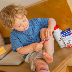 Wien, Juni 2015, Fotoshooting Erste Hilfe bei Kindernotfällen. - © Österreichisches Rotes Kreuz (ÖRK) / Thomas Holly Kellner Kindernotfällen