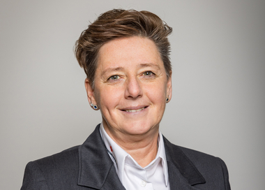 Portrait von Lydia-Maria Schentz, Haus- und Pflegedienstleitung des Seniorenwohnhauses Antonius in Hallwang.