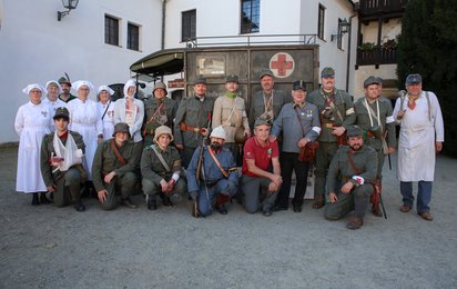 Das Rote Kreuz Eferding zu Gast in Tschechien - Drei Nationen am historischen Verbandsplatz