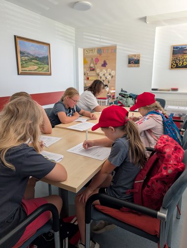 Gruppe bei der Theoriestation