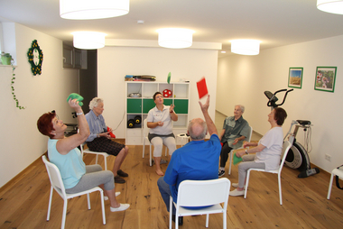 Eine Seniorenturngruppe