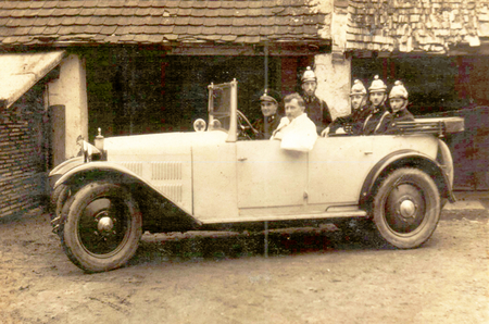 © Rotes Kreuz Bezirksstelle Rohrbach Rettungsauto 1936 Aigen