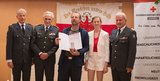 Blutspender Anton Kollreider mit der Verdienstmedaille des ÖRK in Silber