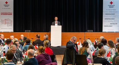 Bezirksstellenleiter Florian Klug bei der Eröffnung