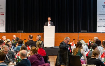 Bezirksstellenleiter Florian Klug bei der Eröffnung