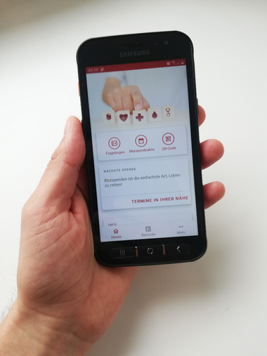 Hand mit Handy