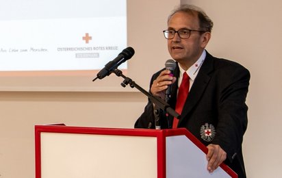 © Rotes Kreuz Graz-Stadt / L. Vorraber Bezirksgeschäftsführer Michael Moser bei der Bezirksversammlung 2025