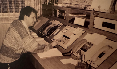 Die ehemalige Leitstelle in Waidhofen/Thaya mit einem sehr konzentrierten Mitarbeiter