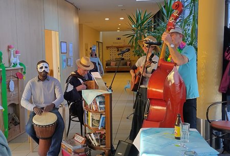 Die Faschingsband sorgt für gute Stimmung