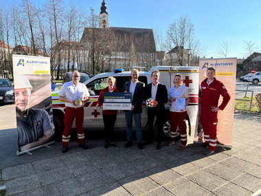 Großzügige Spende von Allerstorfer Elektroanlagen überreicht durch Daniel Allerstorfer an das Rote Kreuz Eferding