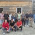 Die Integrationsbotschafter:innen mit Bewohner:innen und Laura vom Team des Rotkreuz-Quartiers Flussbauhof.
