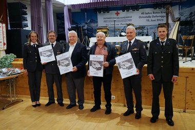 v.l. Ortsstellenleiterin Valentina Erlsbacher, die Mitglieder des Gründungsausschusses: Rot-Kreuz-Arzt Dr. Ottokar Widemair, Gerhard Passler, Ludwig Prast, Vizepräsident ÖRK LV Tirol und Bezirksstellenleiter Egon Kleinlercher, Ortsstellenleiter-Stellvertreter Marzell Veiter (nicht am Bild: Gründungsausschussmitglied Andreas Messner)
