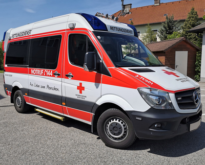 Rettungswagen seitlich