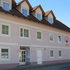 Das Bezirksstellengebäude im Sommer