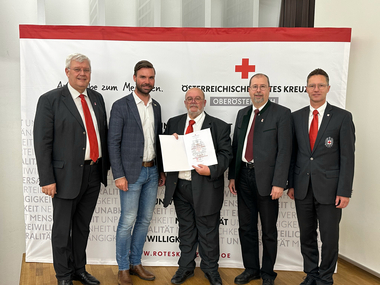 Gruppenbild mit Geehrtem