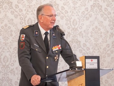 Rotkreuz-Präsident Dr. Werner Aufmesser hob in seiner Begrüßung die selbstlose Bereitschaft der Blutspender:innen zur Hilfe hervor.